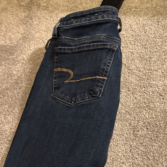 American Eagle Outfitters Dark Wash Skinny Jeans. Super Stretch - Picture 3 of 4